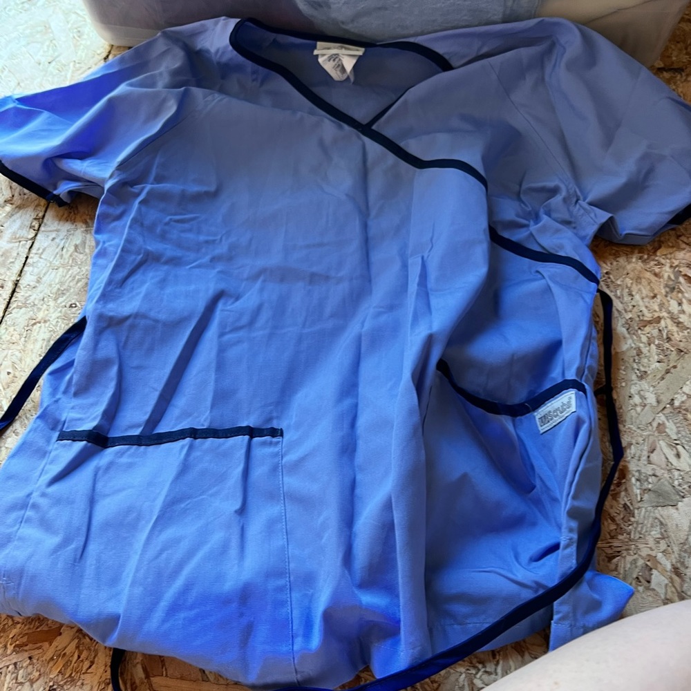 Scrub top